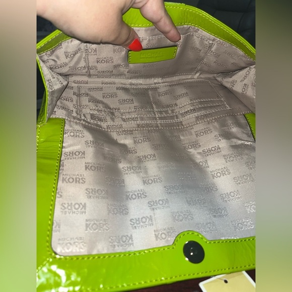 MICHAEL Michael Kors Women’s Sutton Leather Clutch, Lime - Picture 14 of 16